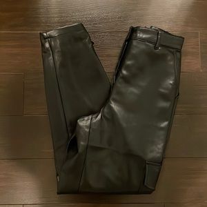 Aritzia - Wilfred Free Modern Cargo Leather Pants in Black
